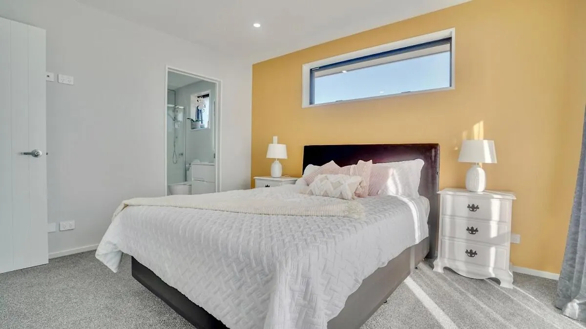Holiday home Tranquil 4 Bed Family Retreat 5Min To Airport Villa Christchurch New Zealand